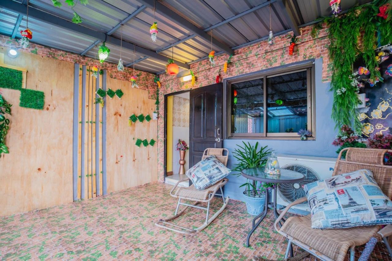 Menulis Coolly House Patong Bed and Breakfast Exteriör bild