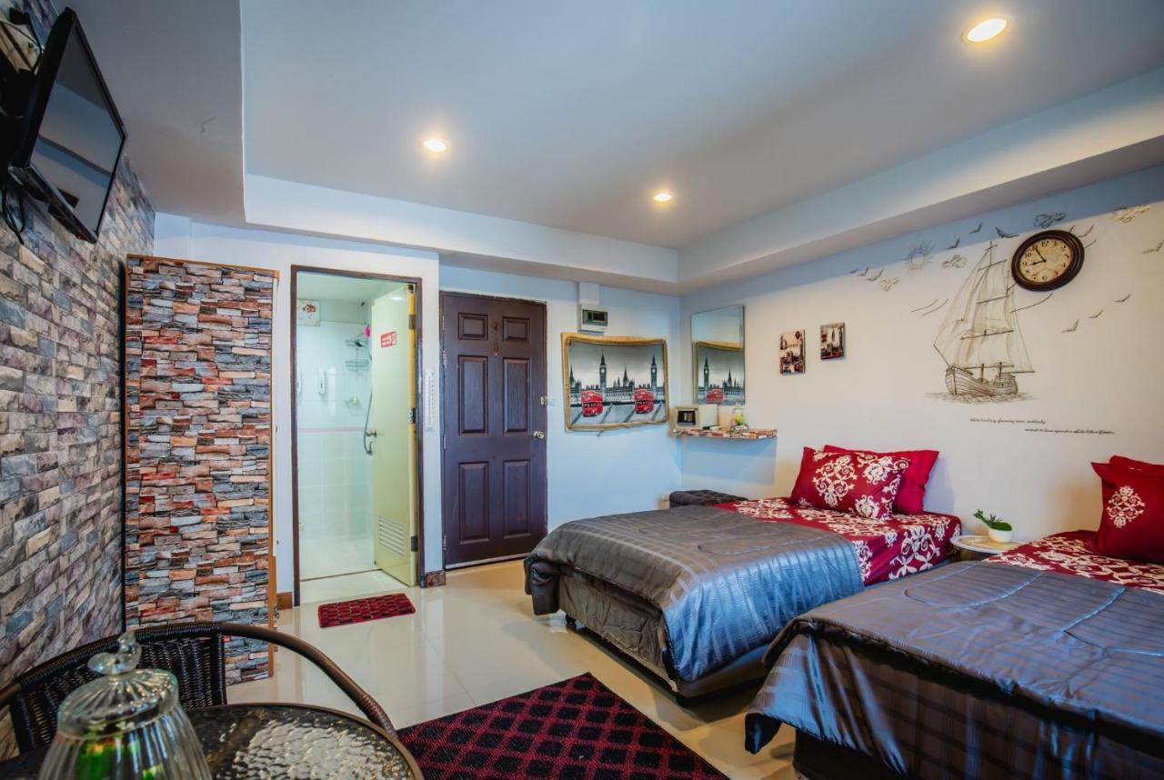 Menulis Coolly House Patong Bed and Breakfast Exteriör bild
