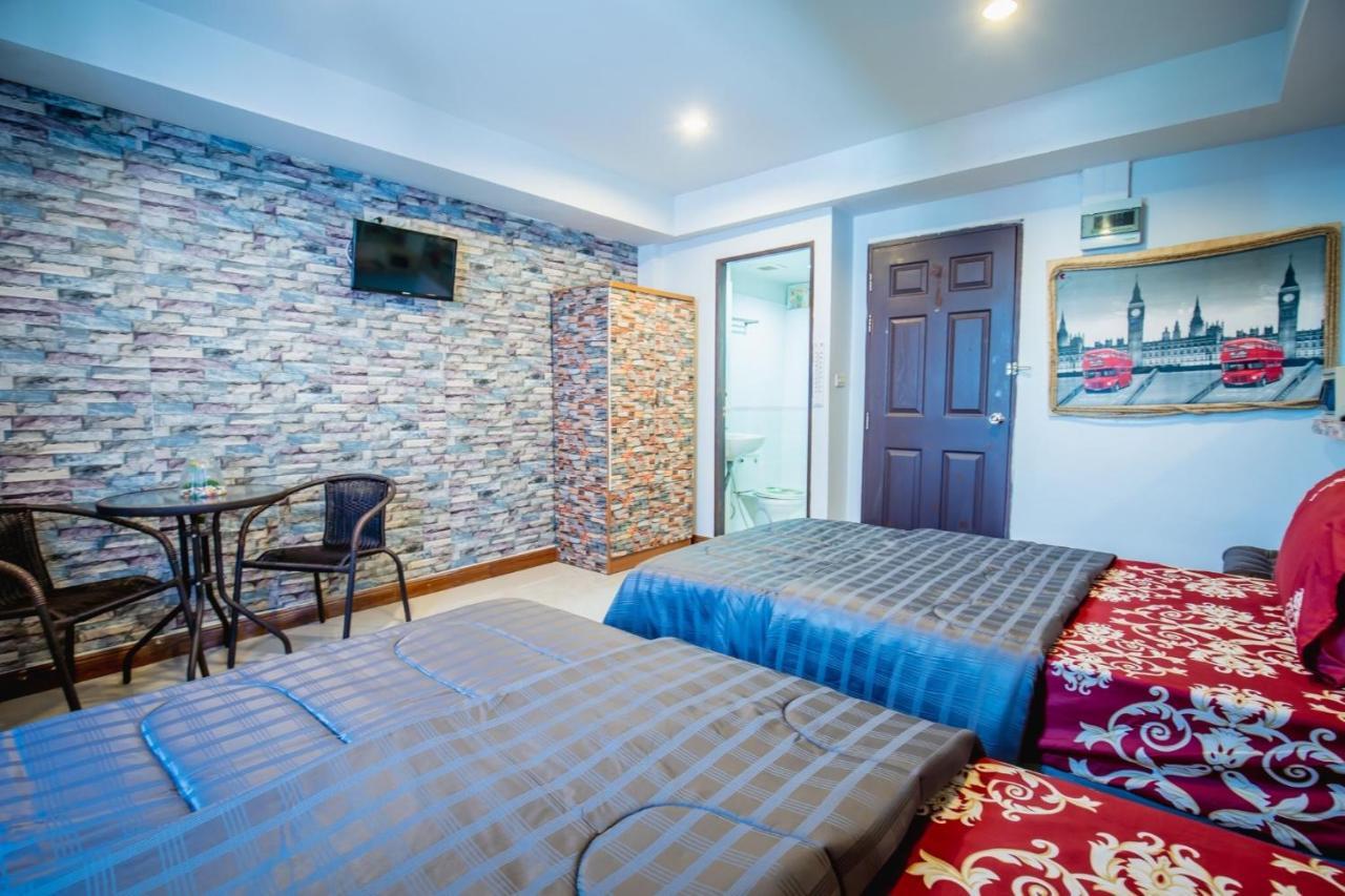 Menulis Coolly House Patong Bed and Breakfast Exteriör bild