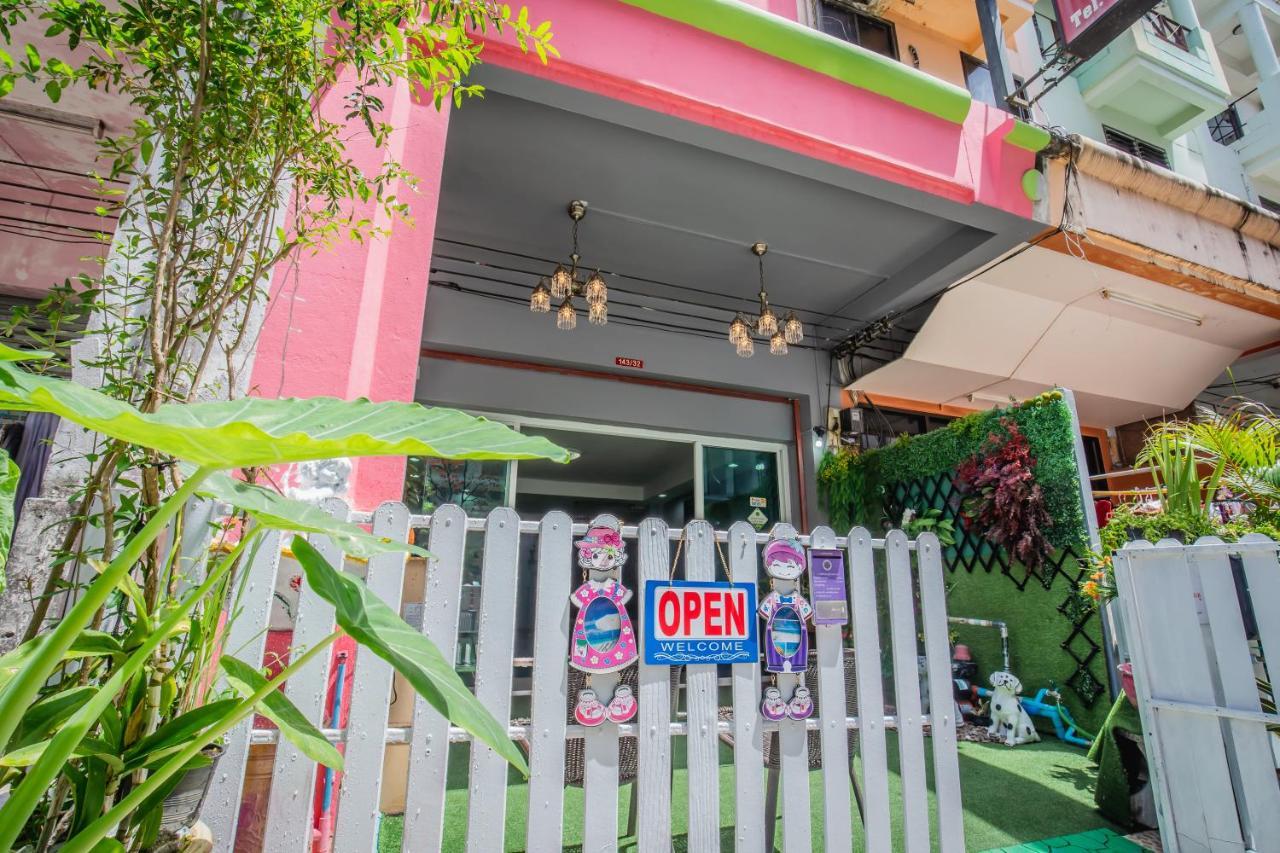 Menulis Coolly House Patong Bed and Breakfast Exteriör bild