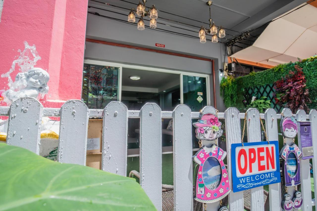 Menulis Coolly House Patong Bed and Breakfast Exteriör bild