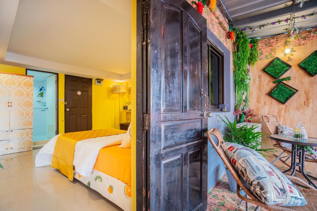 Menulis Coolly House Patong Bed and Breakfast Exteriör bild