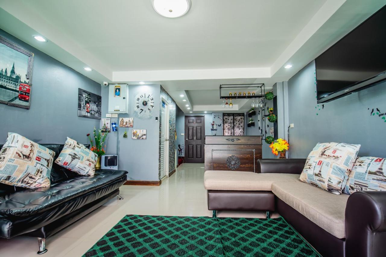 Menulis Coolly House Patong Bed and Breakfast Exteriör bild
