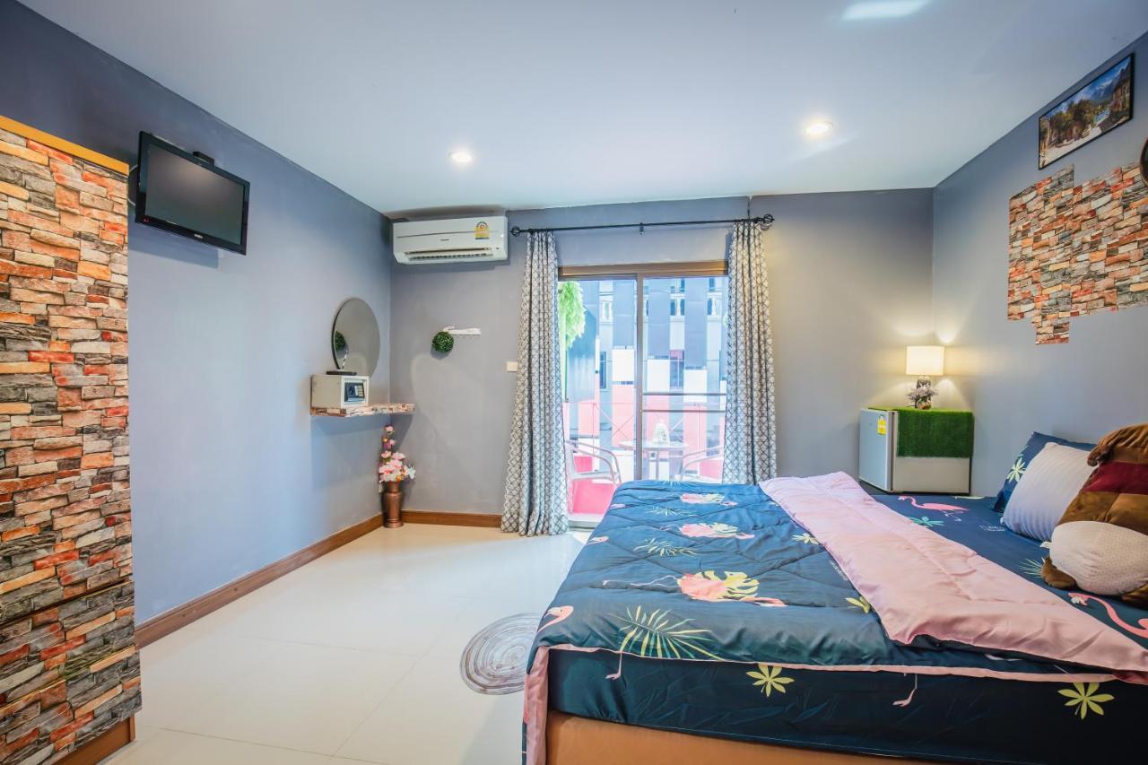 Menulis Coolly House Patong Bed and Breakfast Exteriör bild