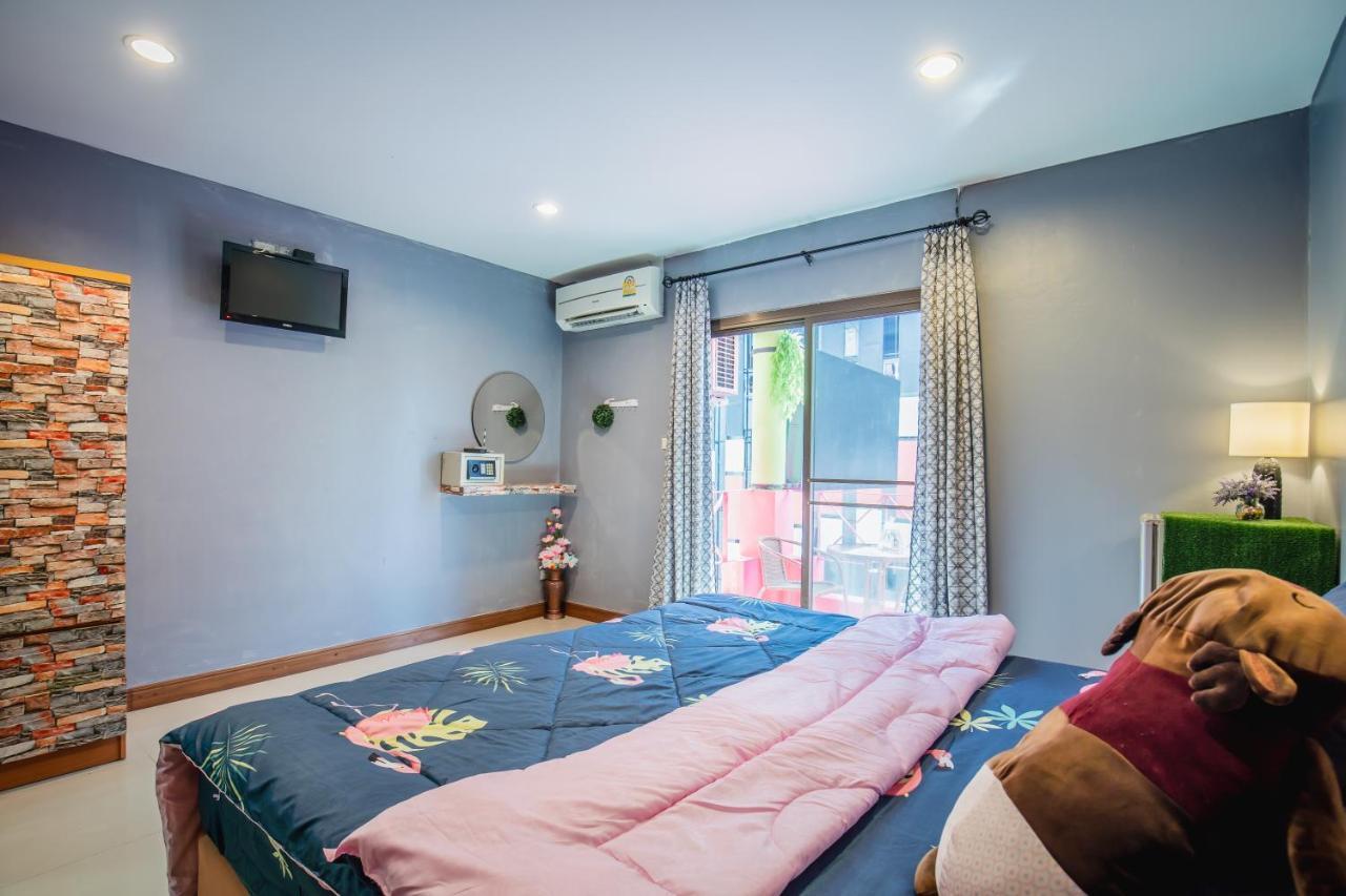 Menulis Coolly House Patong Bed and Breakfast Exteriör bild