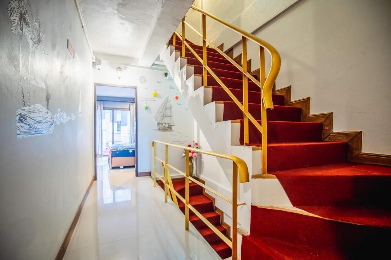 Menulis Coolly House Patong Bed and Breakfast Exteriör bild