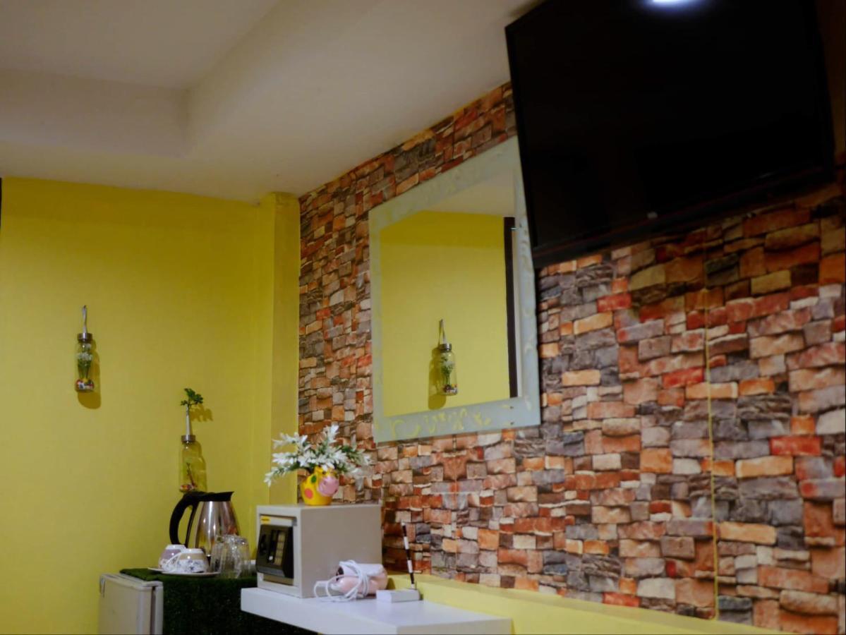 Menulis Coolly House Patong Bed and Breakfast Exteriör bild