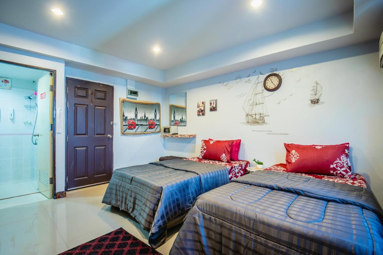 Menulis Coolly House Patong Bed and Breakfast Exteriör bild